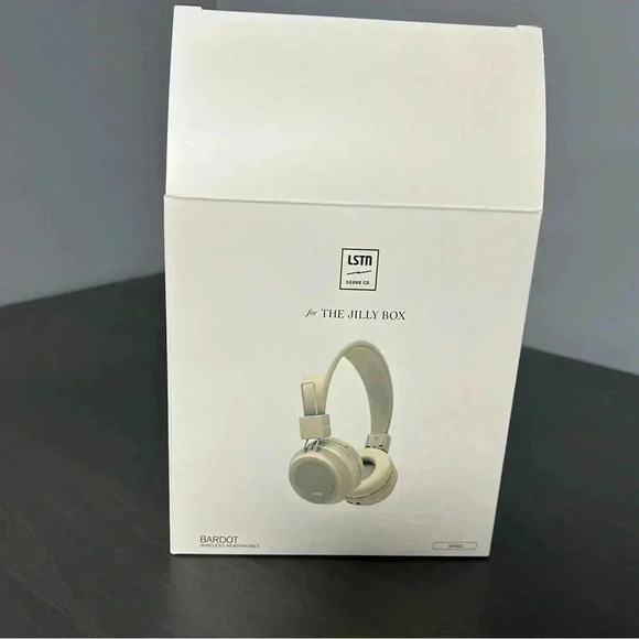 LSTN Sound Co. x Jilly Box: Bardot Wireless Headphone - Picture 2 of 9